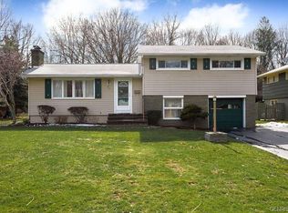 35 Stanford Dr, Rochester, NY 14610