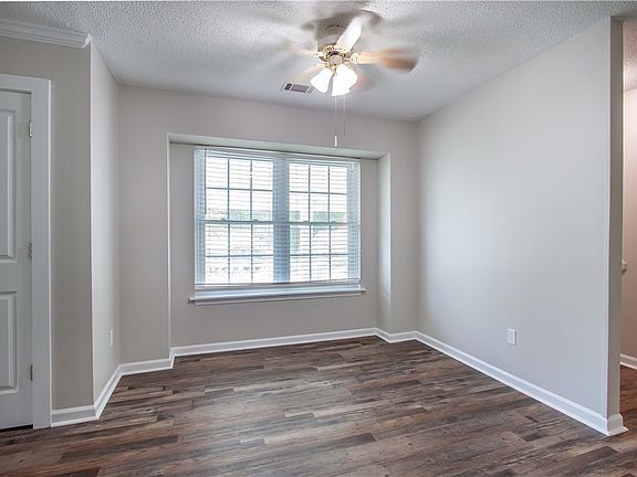 3rd image of 711 Herndon St