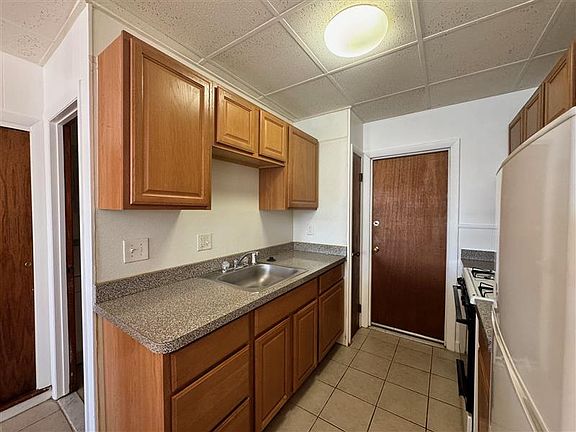 4th image of 405 Somerville Ave #1A
