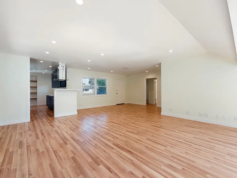 301 Frances St — Photo 7