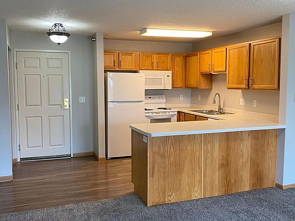 3rd image of 1321 Lake Dr W APT 106