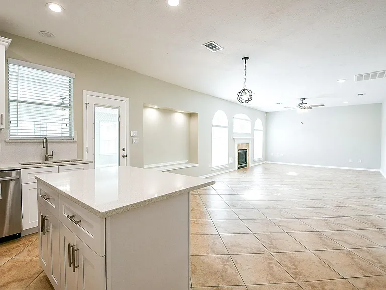 815 Robins Way — Photo 15
