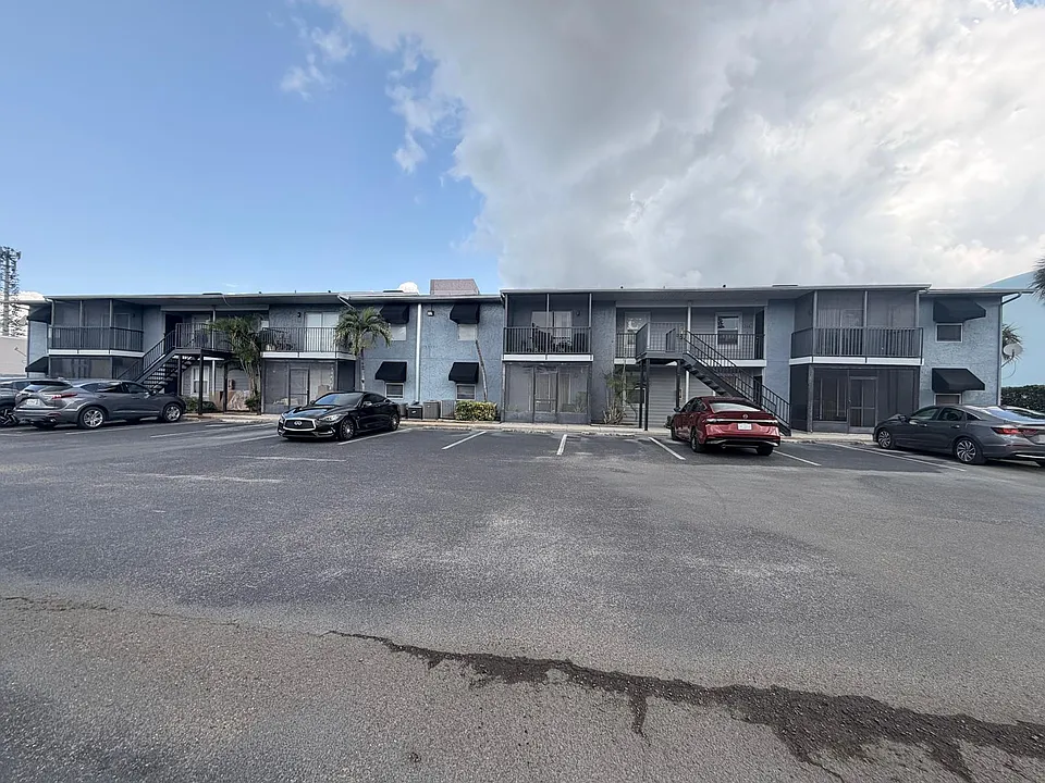 3711 W Iowa Ave #218