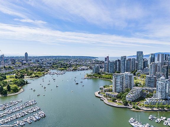3rd image of 1067 Marinaside Cres