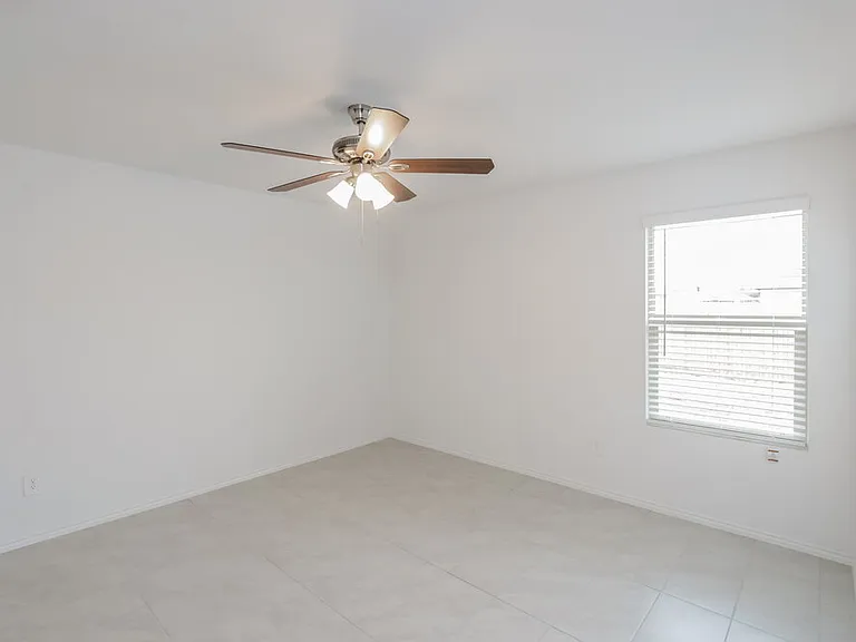 1149 Crestview Dr — Photo 11