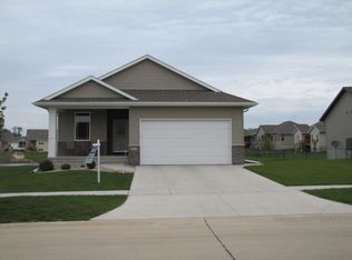 452 Creek Side Dr, Fairfax, IA 52228
