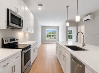 298 Main St #2B, Yarmouth, ME 04096