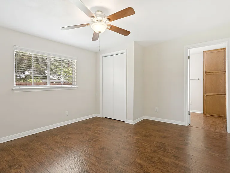 163 Antrim Dr — Photo 17