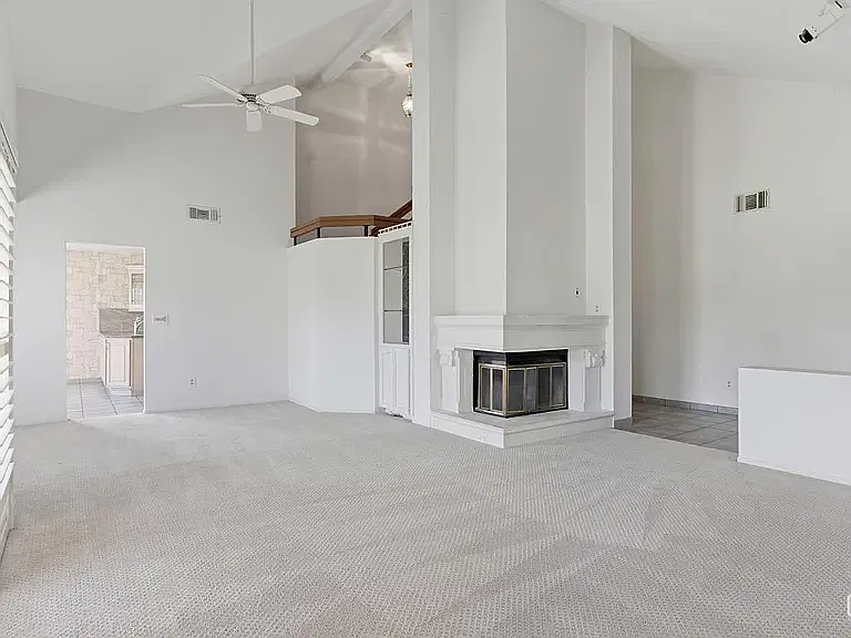 3 bed, 2.5 bath, 2213 sqft, $2,275 — Photo 3