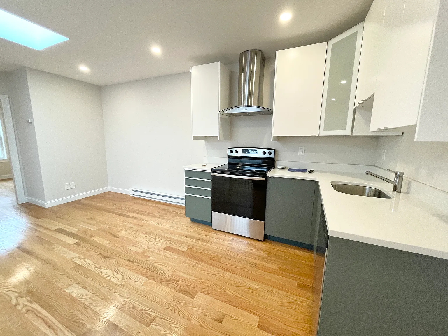 4 bed, 1500 sqft, $6,600 — Photo 3