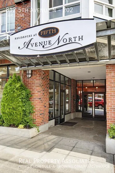 Lower Queen Anne Condo — Photo 2