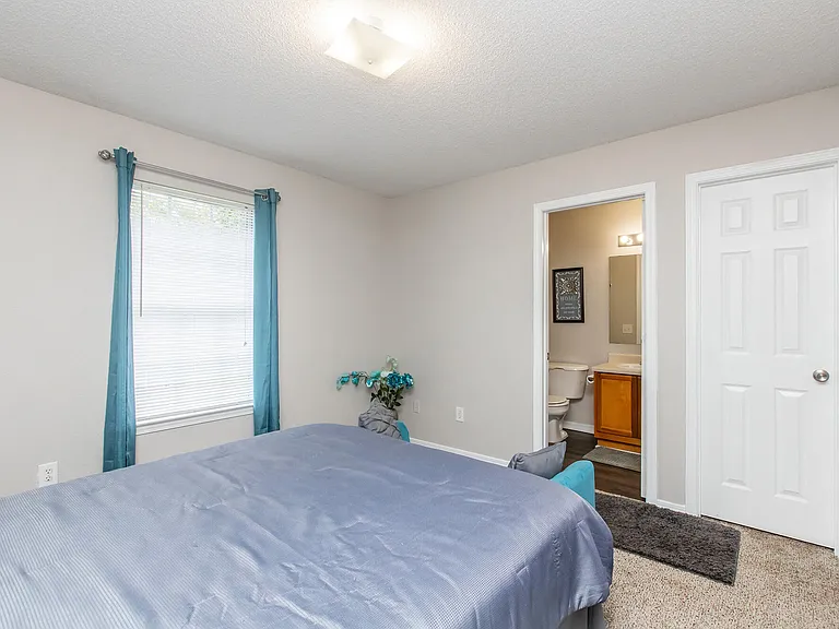 Robin's Place — Photo 18