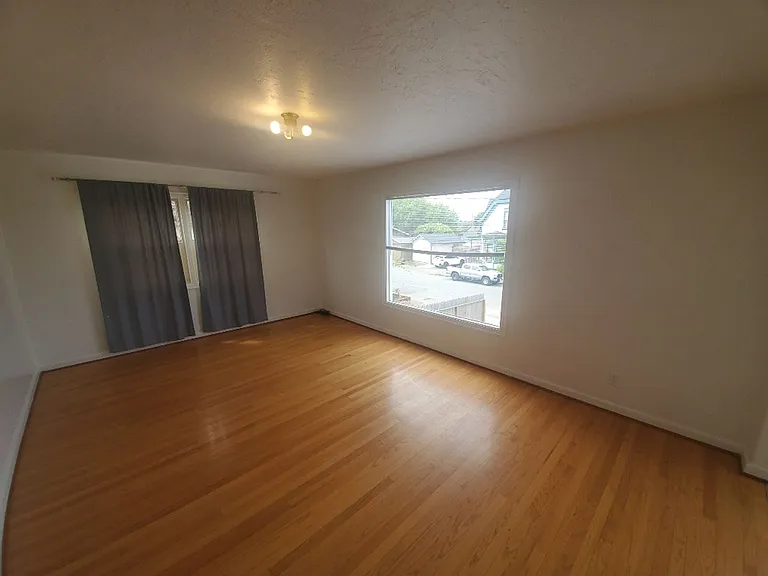 1611 Lowell St — Photo 3