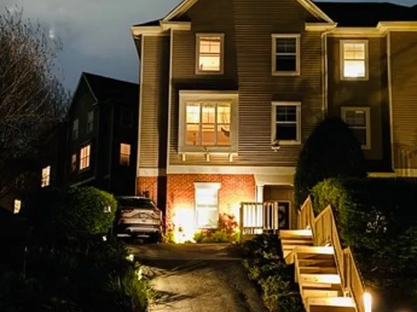 122 Boxwood Ct, Charlottesville, VA 22902