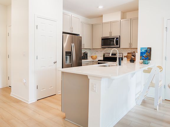 4th image of 261 Mustard Hill Ct