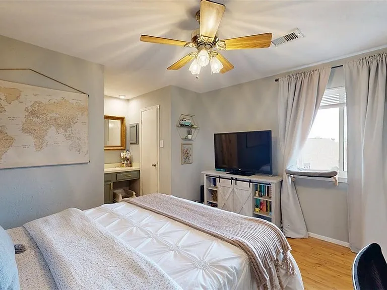 1901 Holleman Dr W #412 — Photo 10