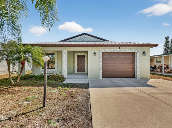 7 Aragon Lane, Port St Lucie, FL 34952