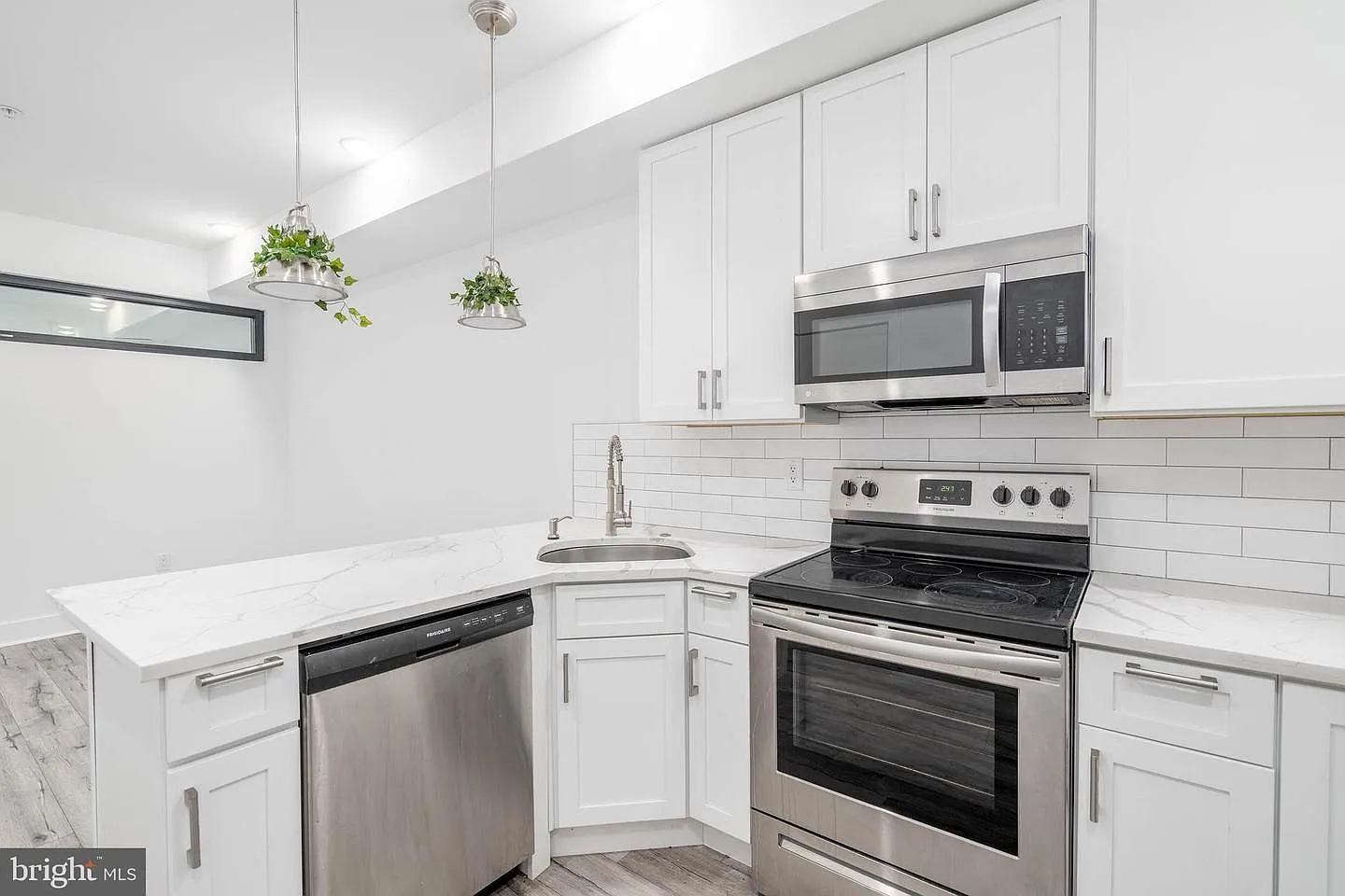 2 bed, 1.0 bath, 1140 sqft, $1,400 — Photo 2