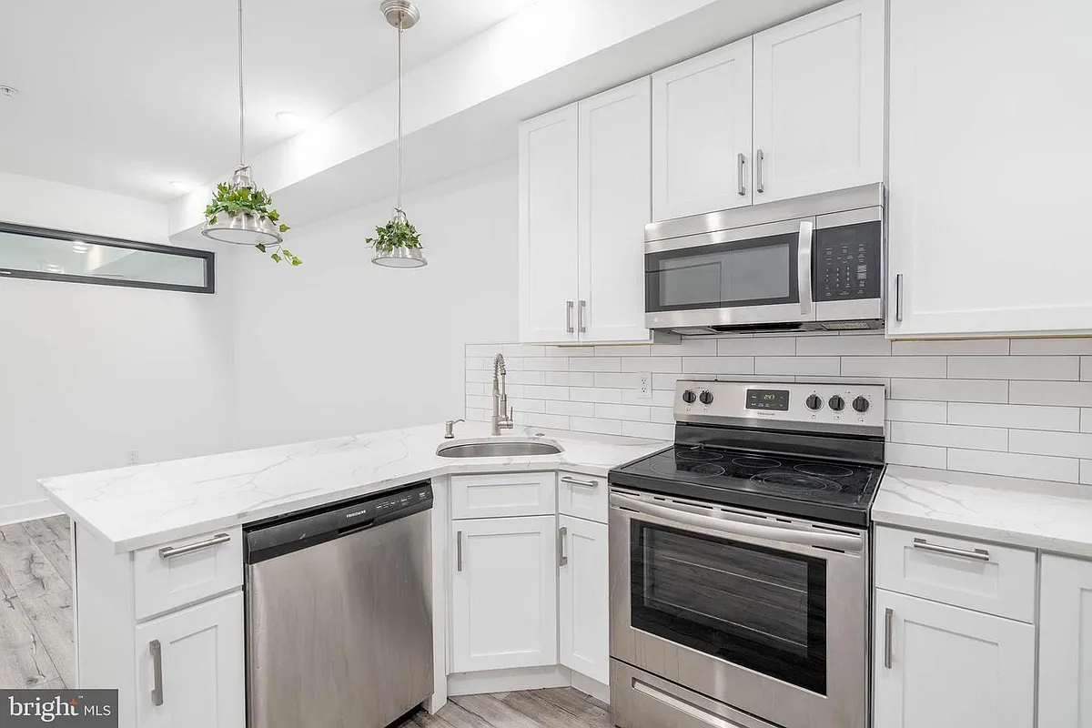 Building Photo - 2802 Cecil B Moore Ave #2