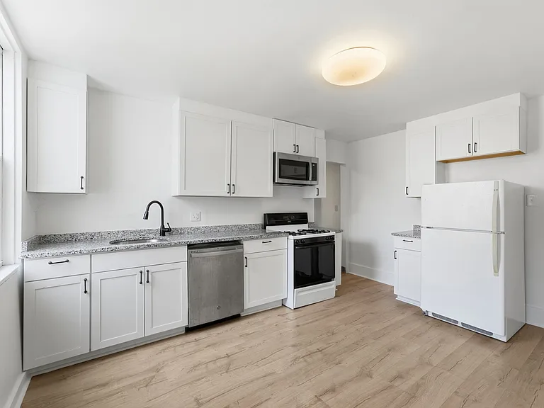98 S 18th St — Photo 12