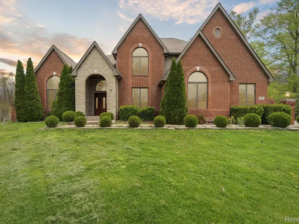 4212 Mill Lake Rd, Lake Orion, MI 48360