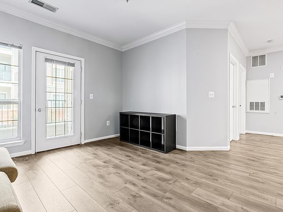 5th image of 4862 Eisenhower Ave Unit 263