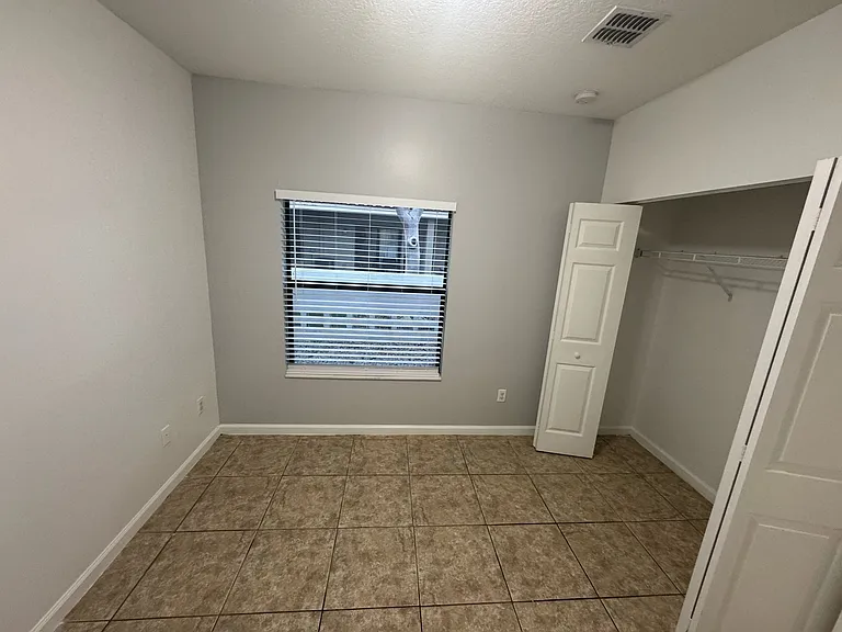 1035 NE 10th Ave — Photo 10