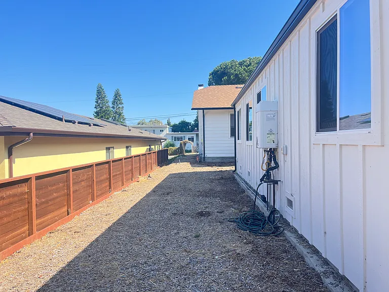 390 Hill St — Photo 19