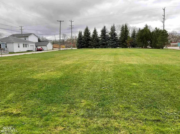 8637 Dixie Hwy, Fair Haven, MI 48023