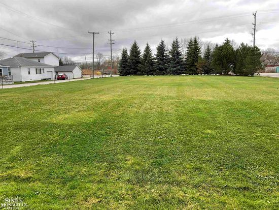 8637 Dixie Hwy, Fair Haven, MI 48023