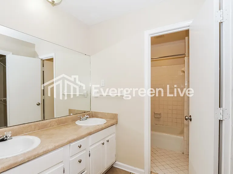 8155 Valley Ridge Trl — Photo 11