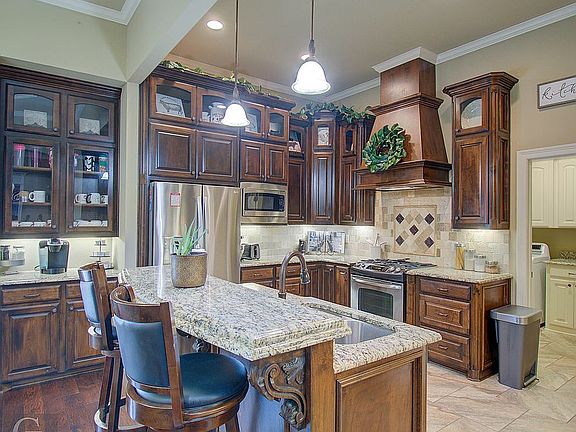 4th image of 106 Lauren Cir