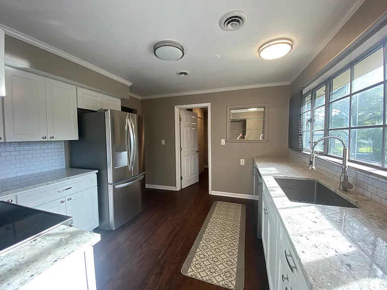 1505 S James Rd — Photo 9