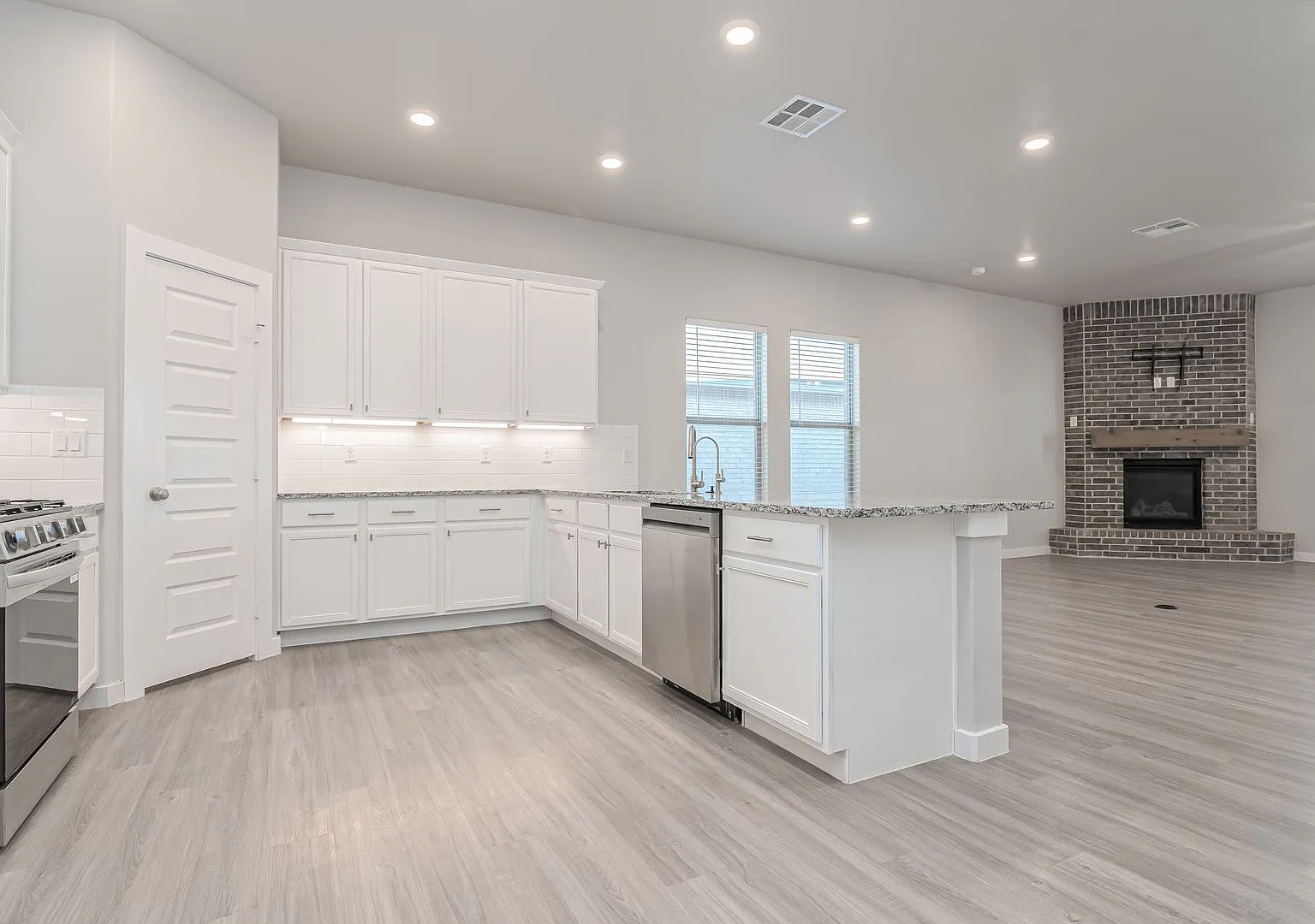 2721 Longfellow Rd Gorgeous Mockingbird Ridge Home with a Fabulous Open Floor Plan! — Photo 3