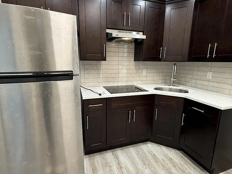 Gibson Pl — Photo 3