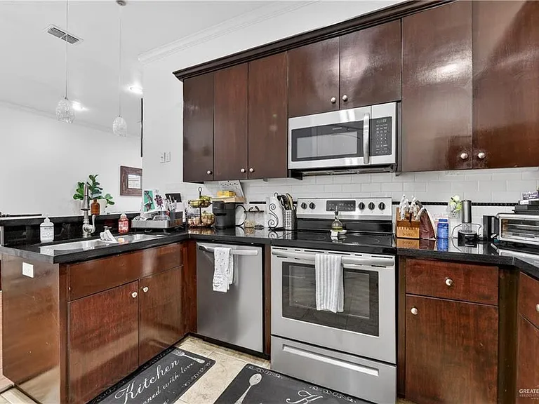 209 Robin Ave — Photo 9