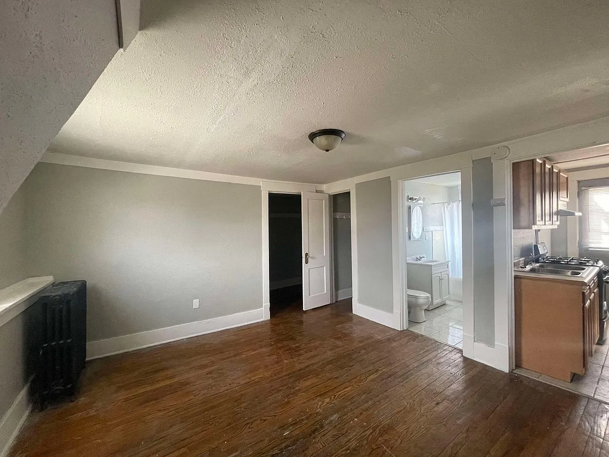 Building Photo - 626 N Perry St #7