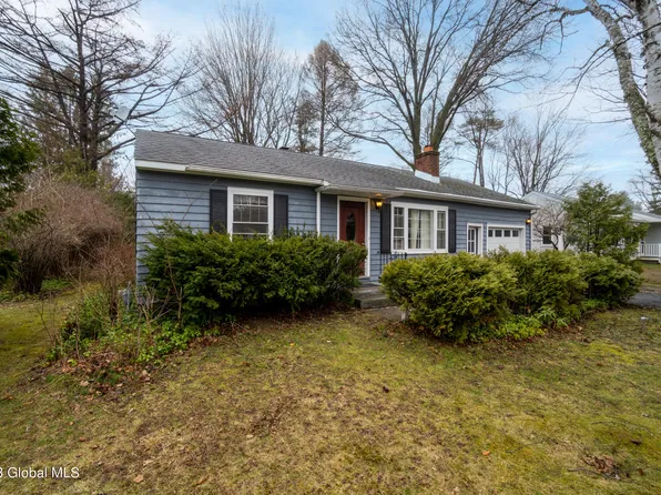 8 Maplewood Drive, Ballston Lake, NY 12019