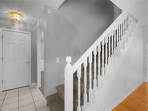 5th image of 1702 Chestnut Oak Dr