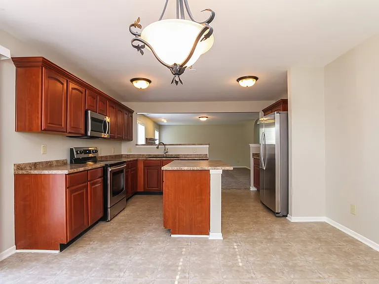 10718 Pavilion Dr — Photo 5