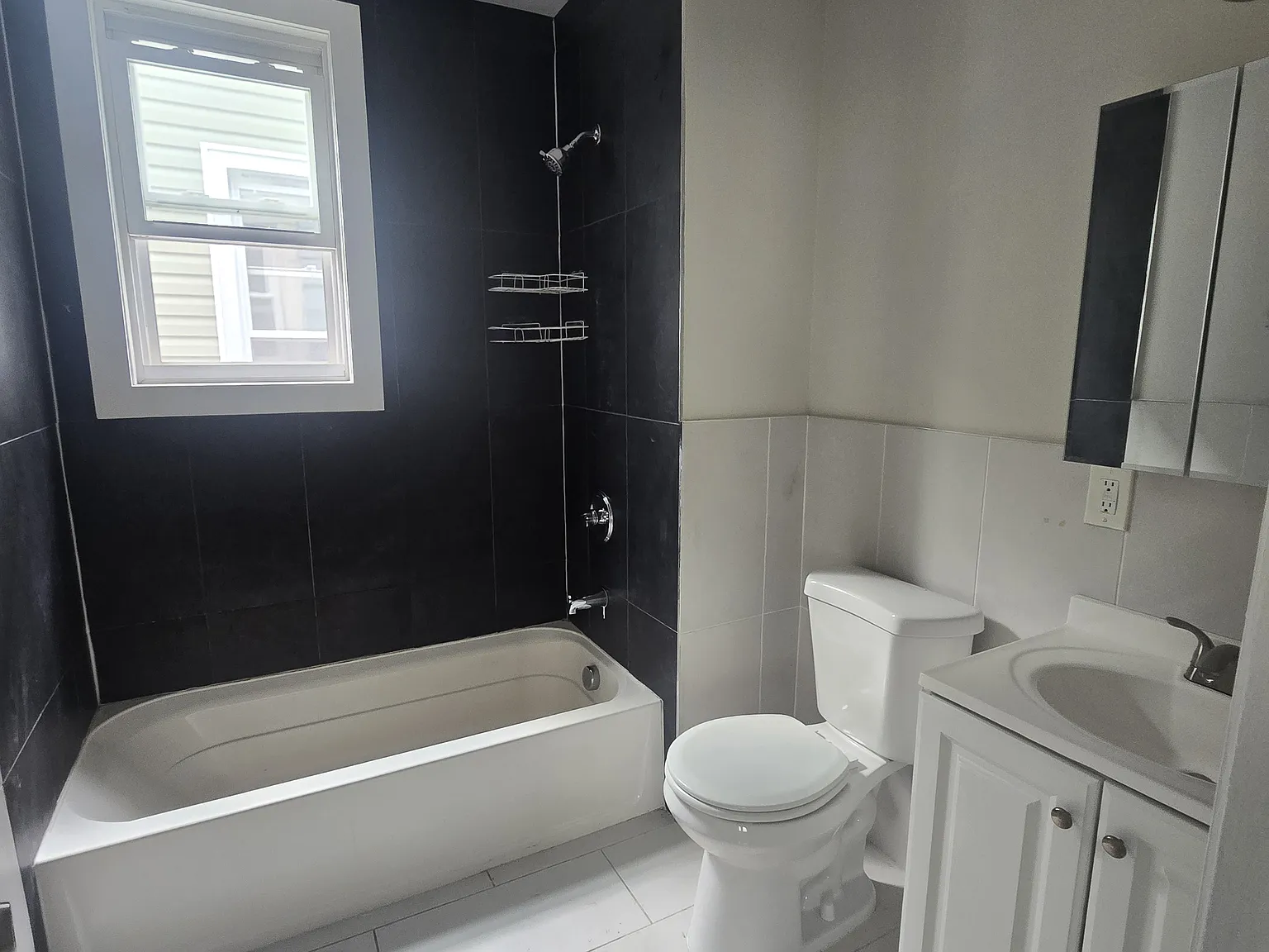 3 bed, $2,400 — Photo 2