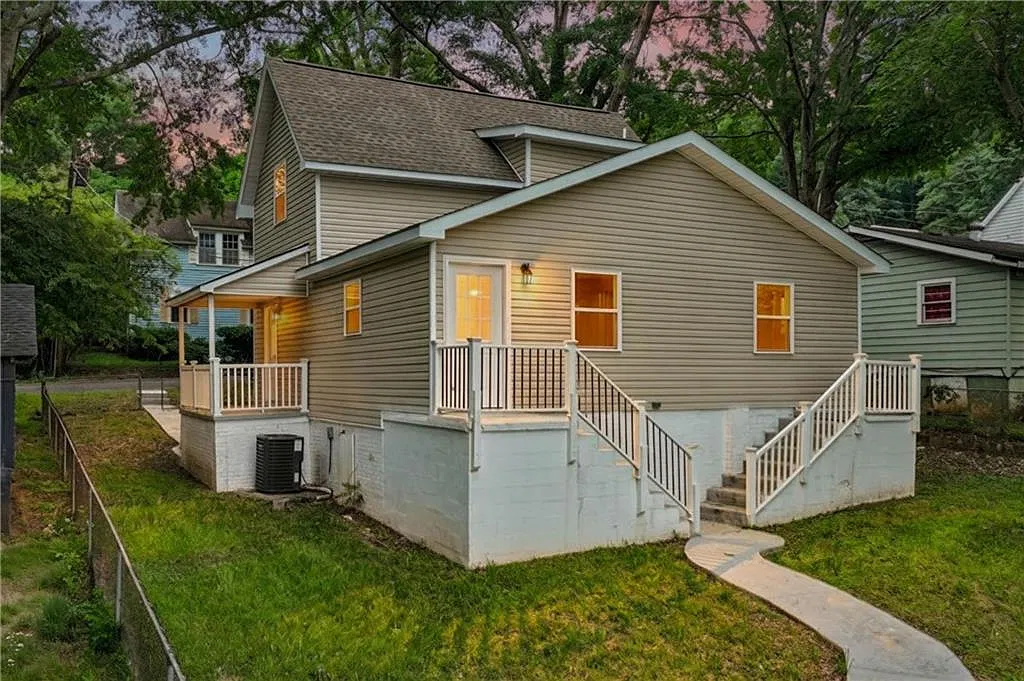 3 bed, 2.0 bath, 1294 sqft, $1,400 — Photo 1