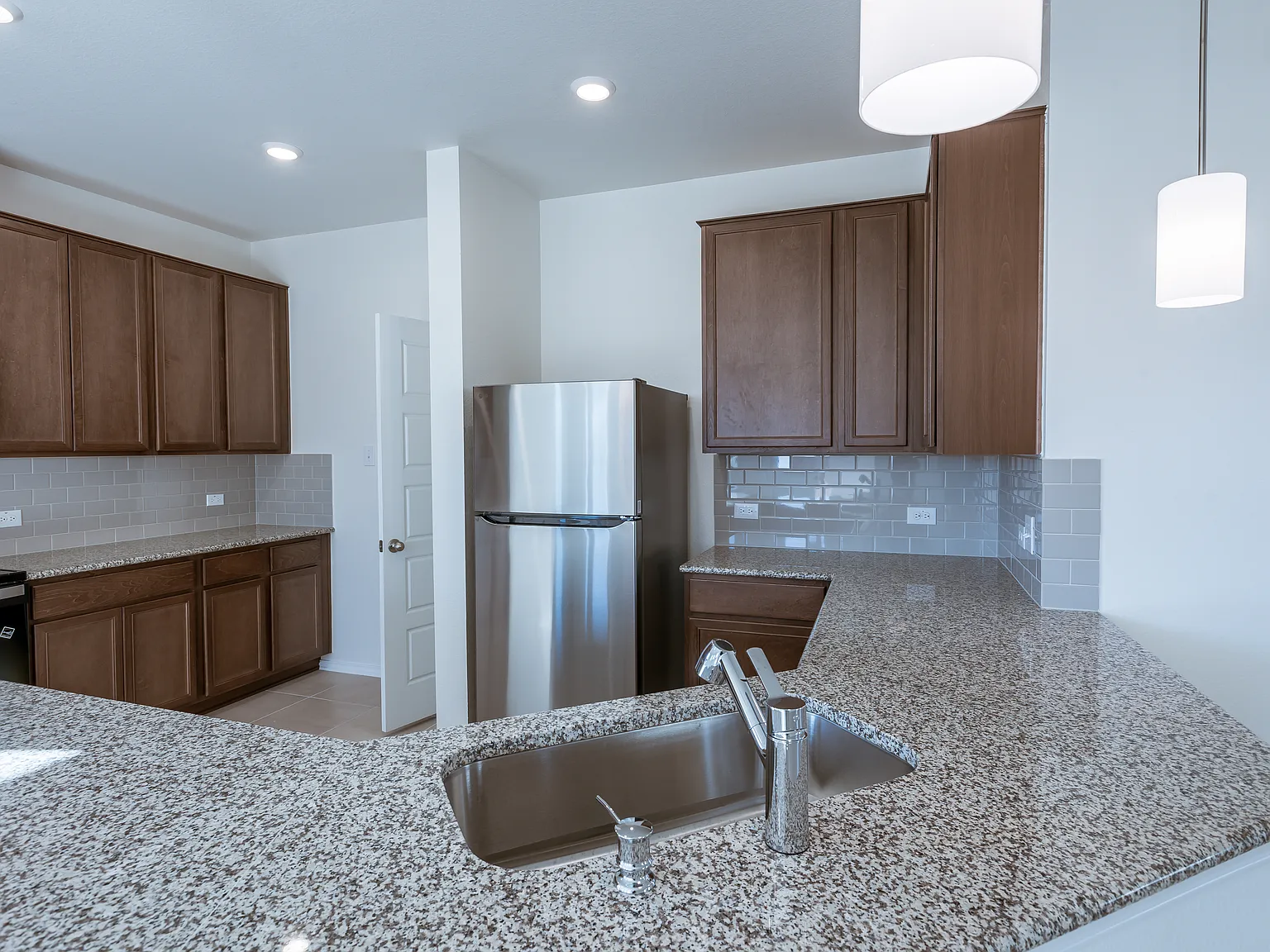 3 bed, 1655 sqft, $2,199 — Photo 3