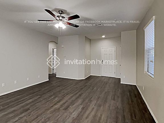 3rd image of 1123 E Saddleback Pl