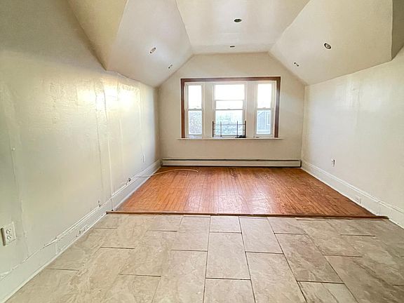 5th image of 35 Beekman Ave #3