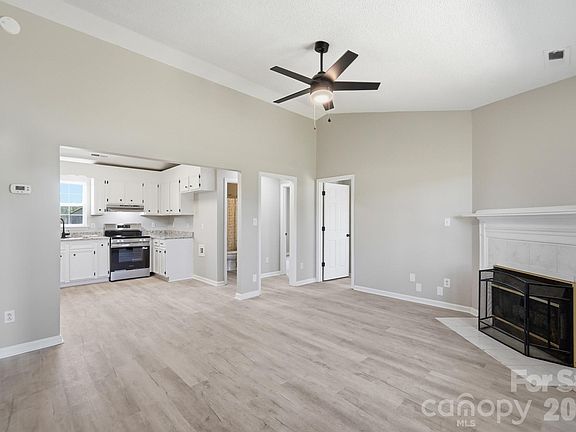 4th image of 5011 Willow Run Dr