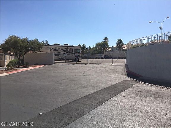 5th image of 741 Yacht Harbor Dr