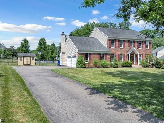 3rd image of 6 Saint Andrews Dr