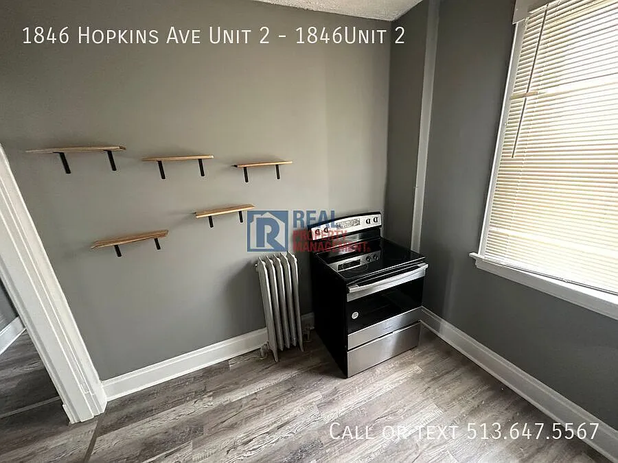 Beautifully renovated second story unit — Photo 4