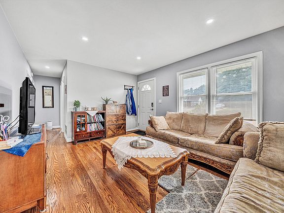 3rd image of 2017 Meadowbrook Rd NW